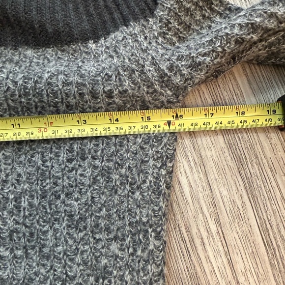 Banana Republic Soft Merino Wool Blend Knit Turtleneck Sweater - Picture 8 of 8